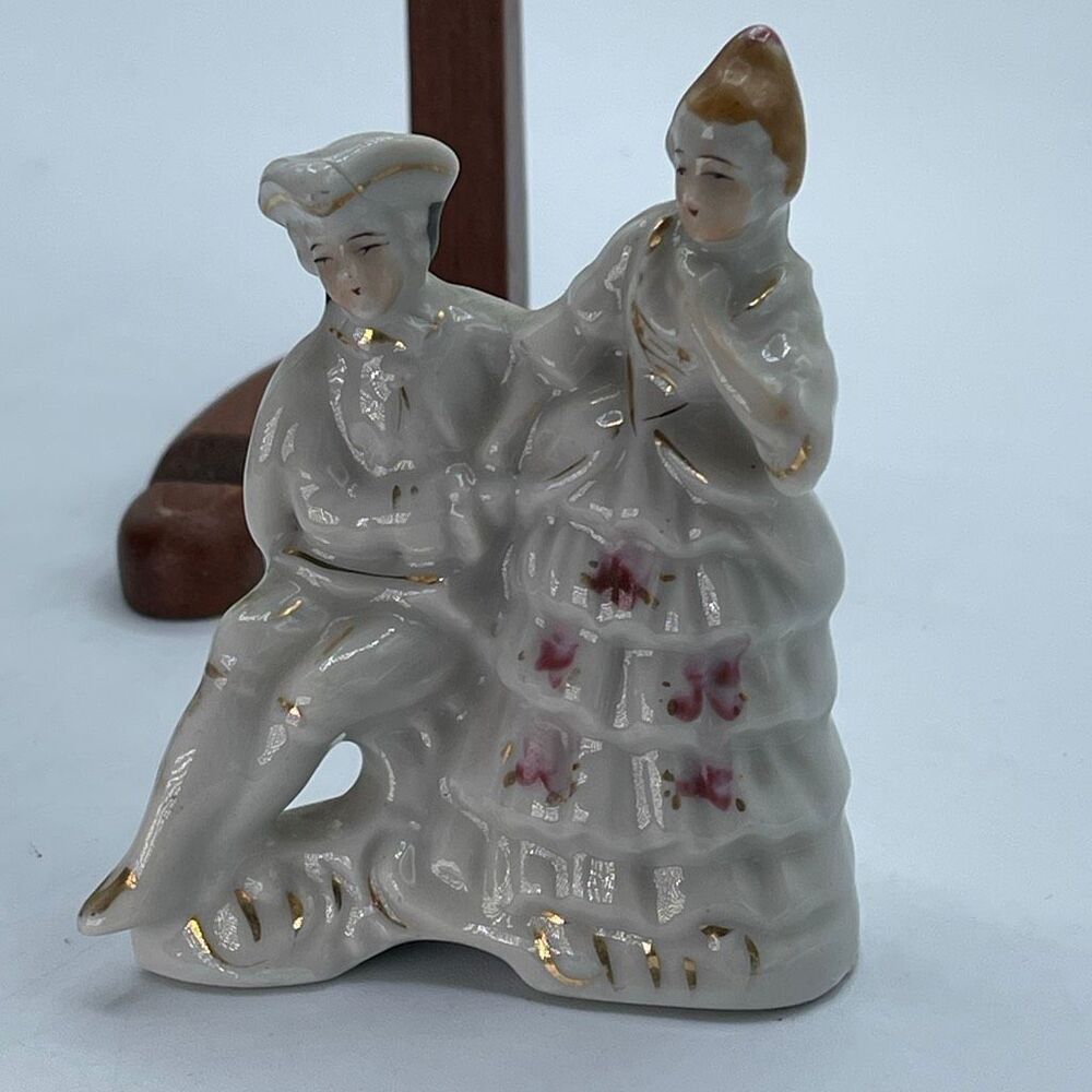 Vintage Occupied Japan bisque porcelain figurine colonial couple.